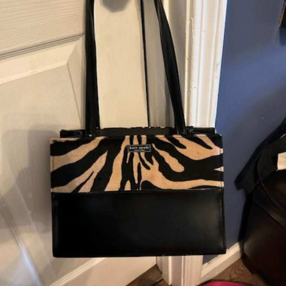 KATE SPADE POCKET BOOK